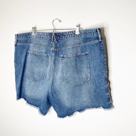 GOOD AMERICAN Lattice Cut Off Denim Shorts - Picture 9 of 10